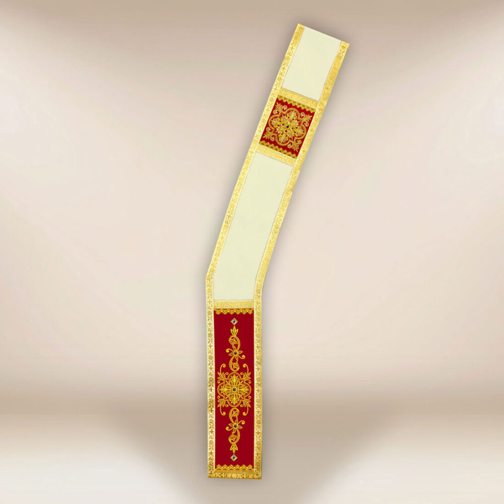 Étole diaconale écrue avec panneaux bordeaux et broderie dorée Étole diaconale écrue avec panneaux bordeaux et broderie dorée