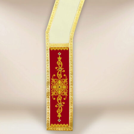 Étole diaconale écrue avec panneaux bordeaux et broderie dorée