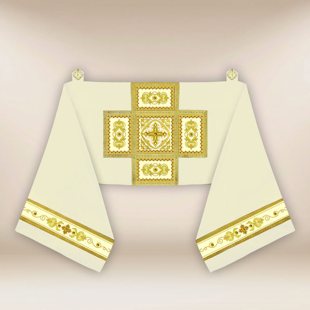 Voile huméral brodé écru avec croix