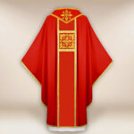 Chasuble brodée rouge élégante