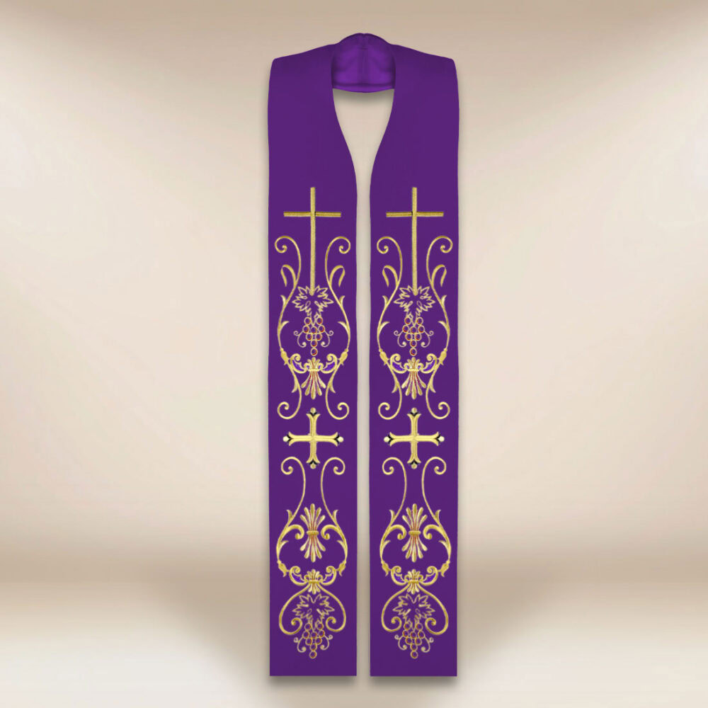 Étole liturgique avec motif de croix violette