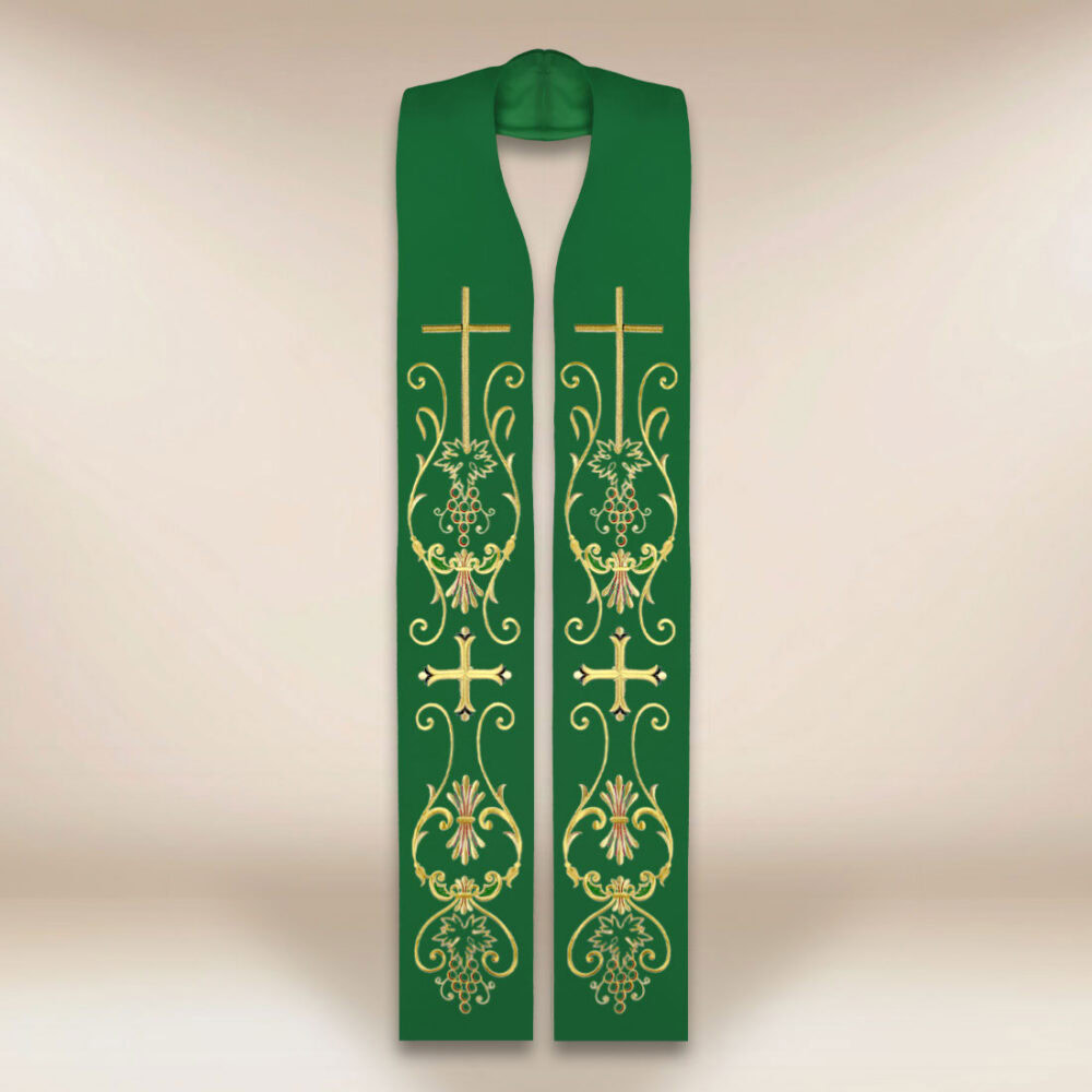 Étole brodée avec motif de croix verte
