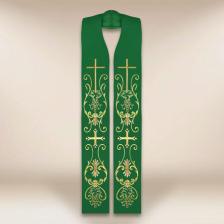 Étole brodée avec motif de croix verte