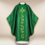 Chasuble avec ceinture brodée