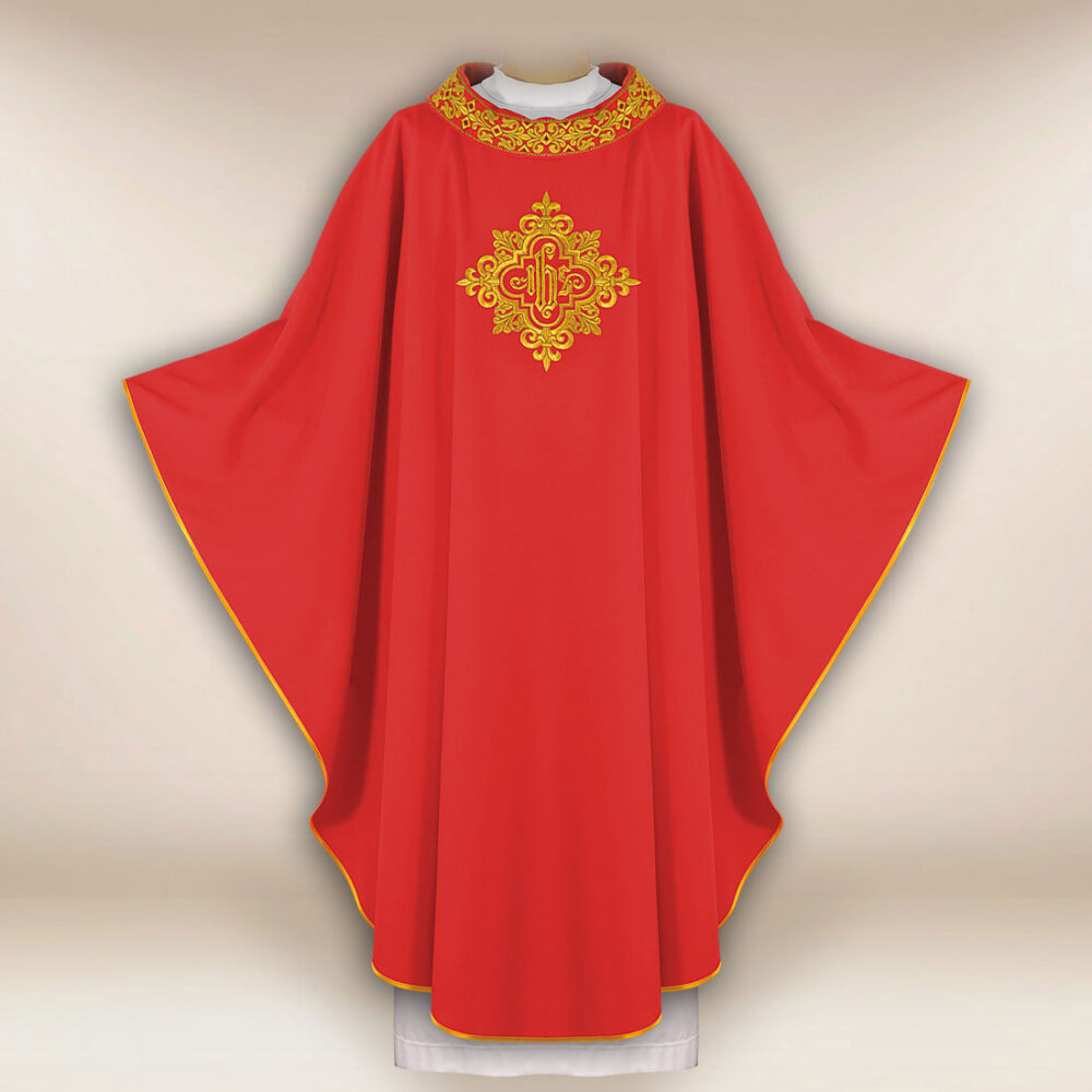 Chasuble brodée avec IHS rouge