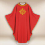 Chasuble brodée avec IHS rouge
