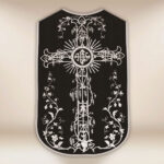 Chasuble romaine réplique noire IHS