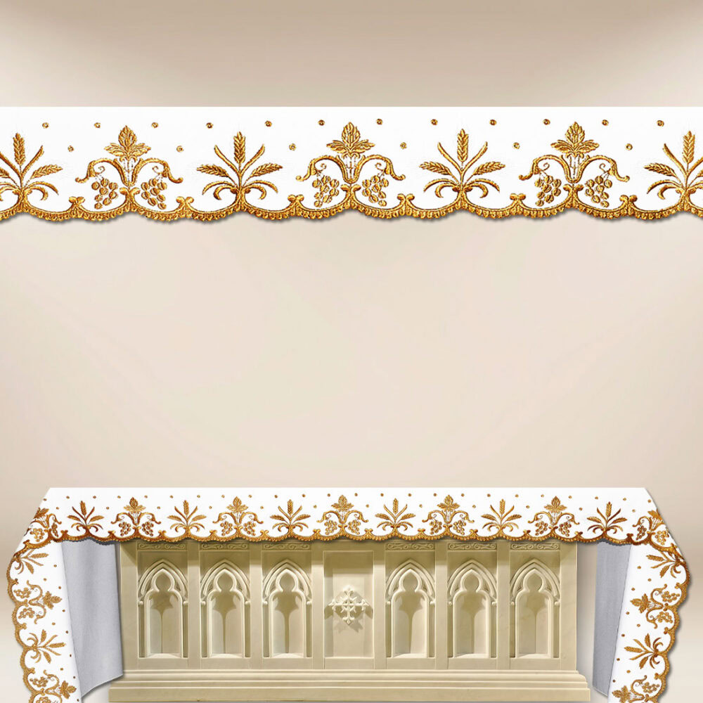 Nappe brodée richement pour l'église