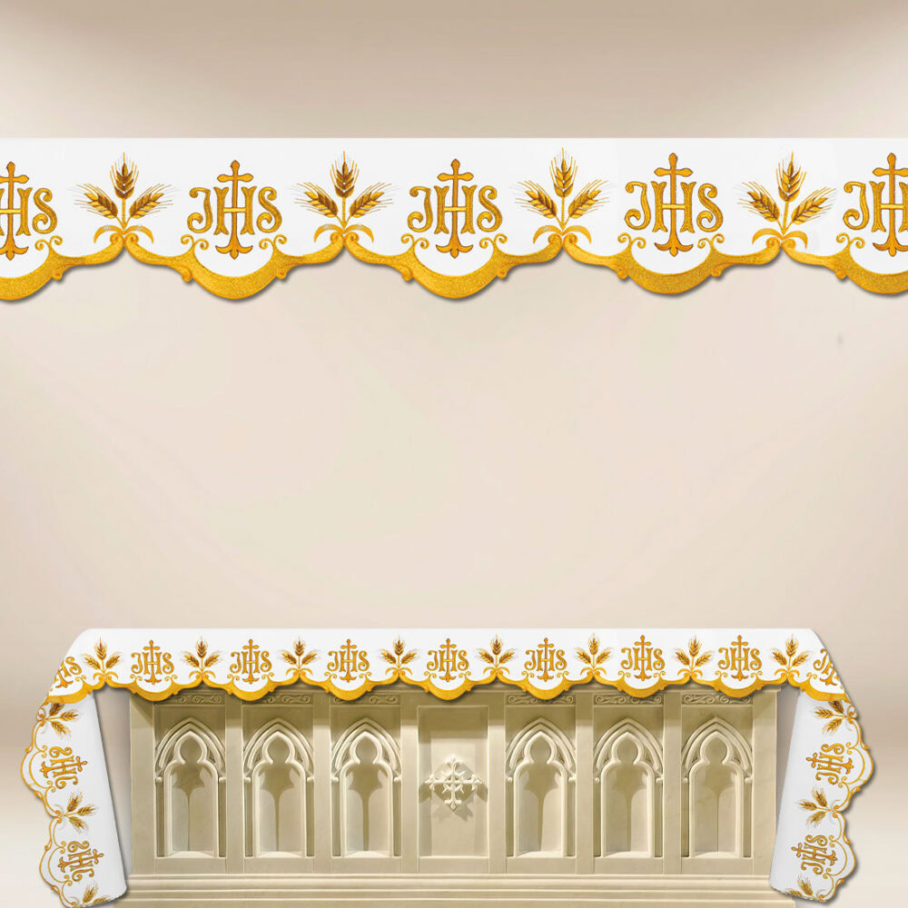 Nappe brodée avec un magnifique brodé doré IHS