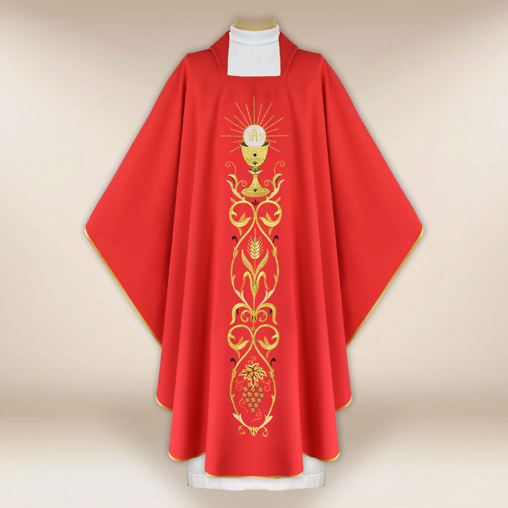 Belle chasuble brodée rouge avec motif de calice