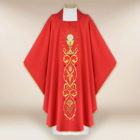 Belle chasuble brodée rouge avec motif de calice