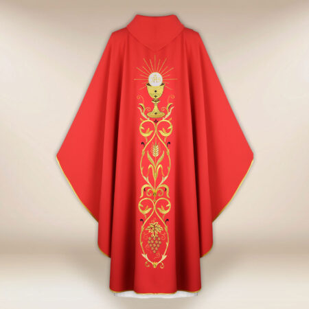 Belle chasuble brodée rouge avec motif de calice