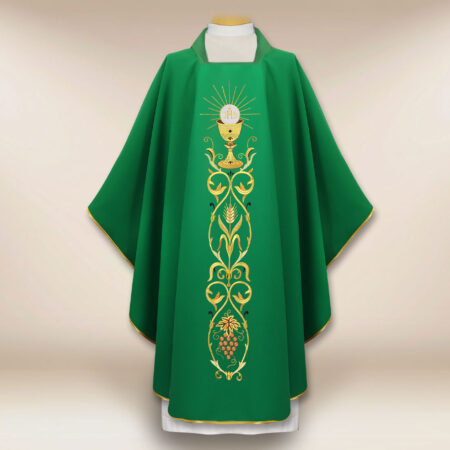 Belle chasuble brodée verte avec motif de calice