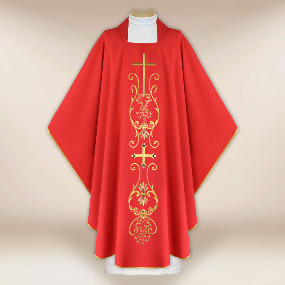 Chasuble liturgique avec motif de croix