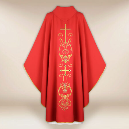 Chasuble liturgique avec motif de croix