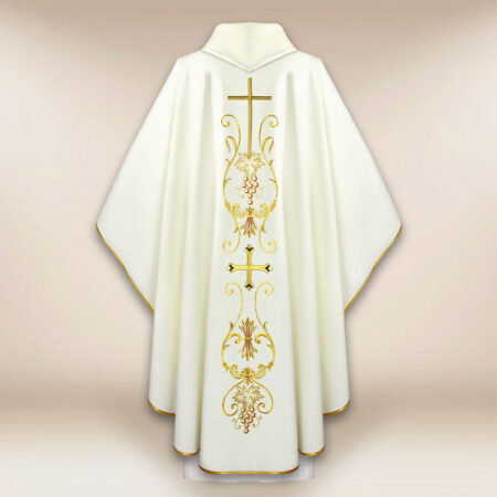 Chasuble liturgique avec motif de croix écru