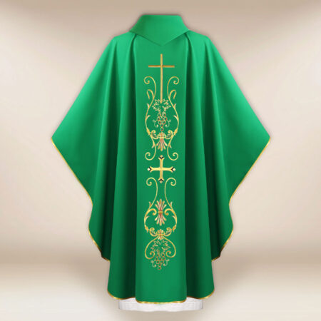 Chasuble liturgique avec le motif de la croix