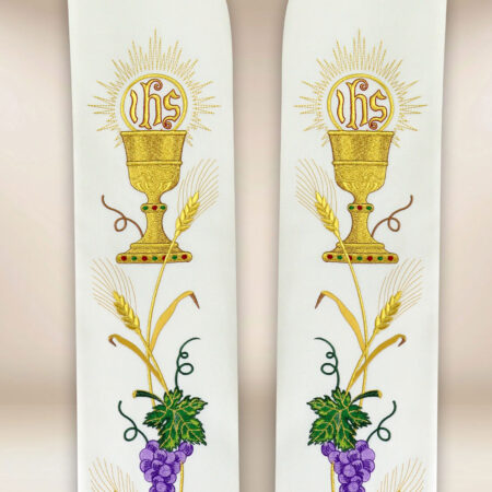 Étole liturgique brodée avec motif de calice