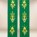Étole liturgique brodée avec IHS