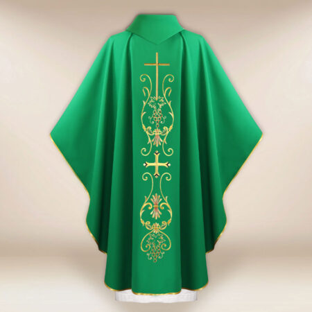 Chasuble liturgique avec motif de croix