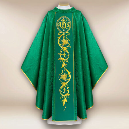 Chasuble verte avec pas brodé