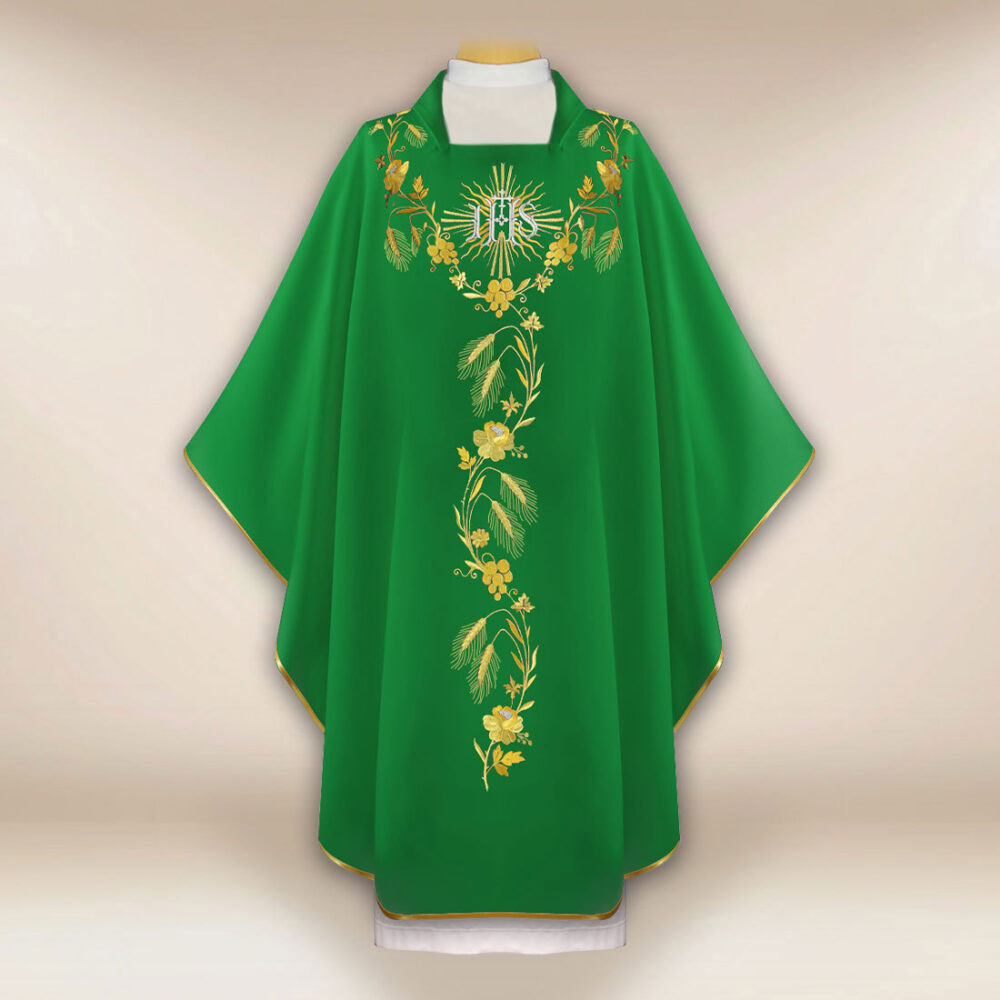 Chasuble brodée IHS verte