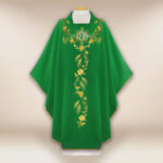 Chasuble brodée IHS verte