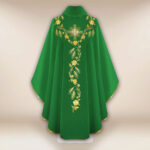 Chasuble brodée IHS verte