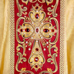 Chasuble en soie richement brodée