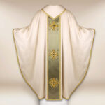 chasuble en soie brodée