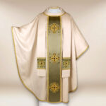 chasuble en soie brodée