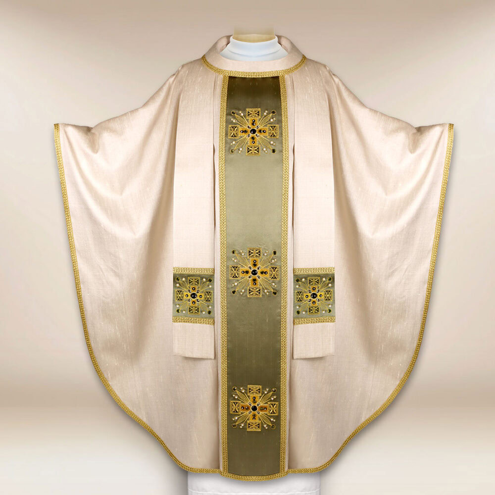 chasuble en soie brodée