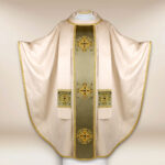 chasuble en soie brodée