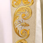 Chape avec monogramme IHS