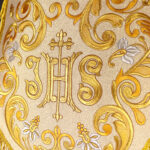 Chape avec monogramme IHS