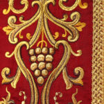 Chasuble en soie richement brodée