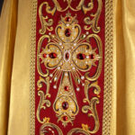 Chasuble en soie richement brodée