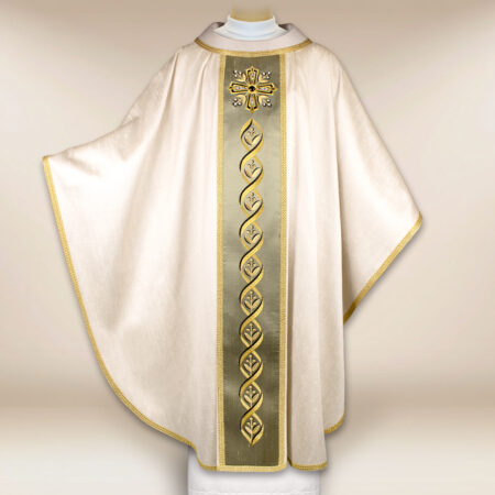 chasuble en soie brodée