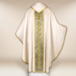 chasuble en soie brodée