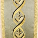 chasuble en soie brodée