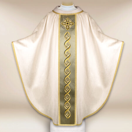 chasuble en soie brodée
