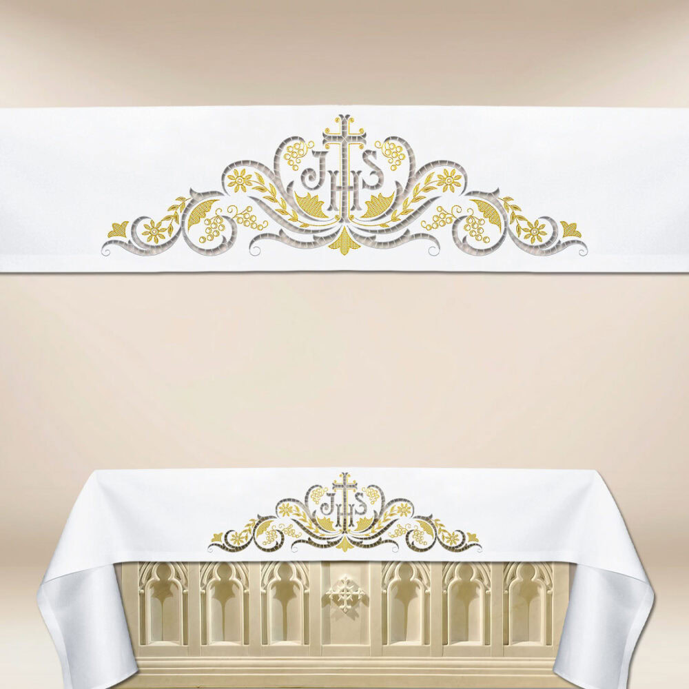 Nappe brodée avec IHS