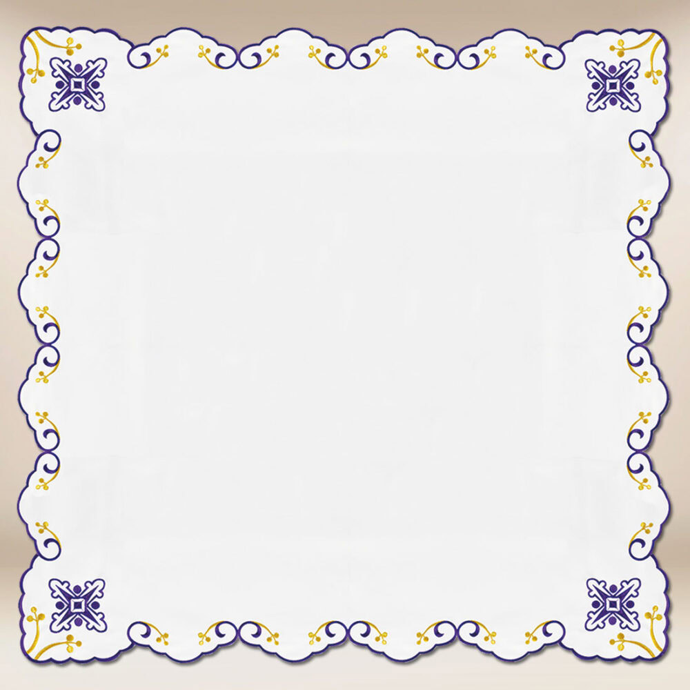 Serviette brodée violette de dimensions 110×110
