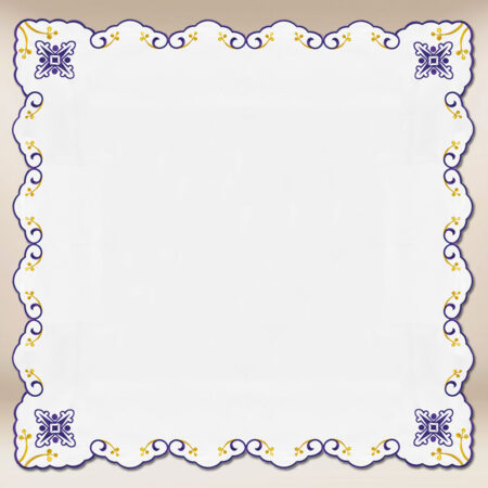 Serviette brodée violette de dimensions 110×110