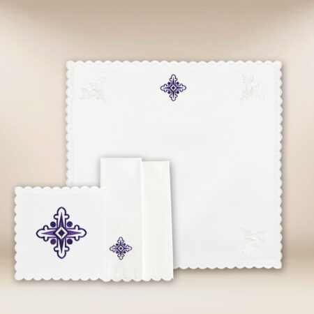 Linge de calice avec broderie violette