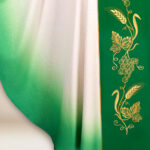 Chasuble avec bande verte IHS